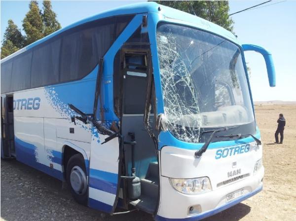 عمال الفوسفاط باليوسفية ينجون من حادثة سير طرقية