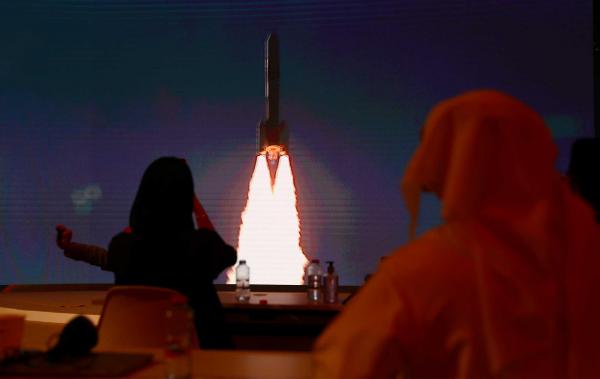 انطلاق رحلة قمر صناعي إماراتي لاستكشاف كوكب المريخ