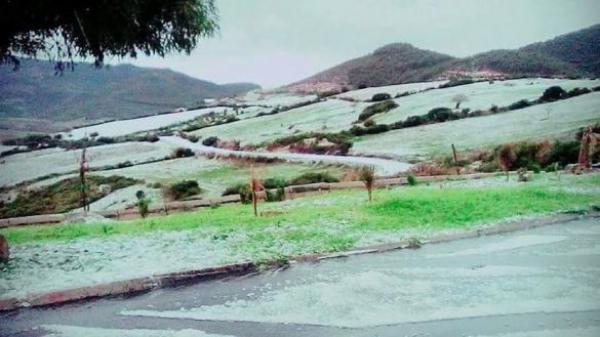 في سابقة من نوعها ، تساقطات ثلجية بالقصر الصغير وطنجة تغرق ...كالعادة