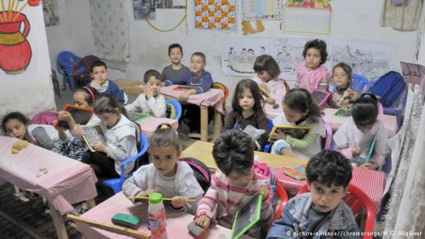 أبناء المهاجرين المغاربة يتعلمون العربية بدل الإستجمام