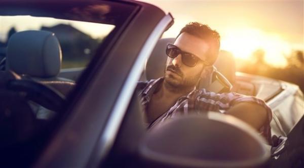 هكذا تحمي جلدك من الشمس أثناء ركوب السيارة