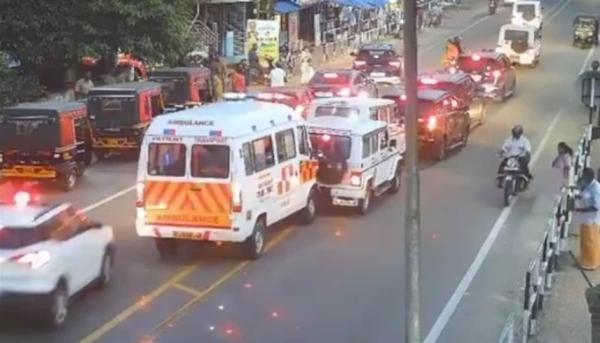 بسبب دراجة نارية.. تصادم مروع لسيارات موكب وزاري في الهند