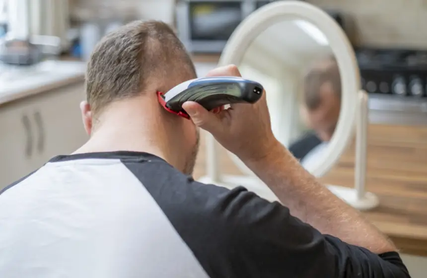 قد تغنيك عن الذهاب الى الحلاق..إطلاق أول ماكينة حلاقة تعمل بتقنية الذكاء الاصطناعي.