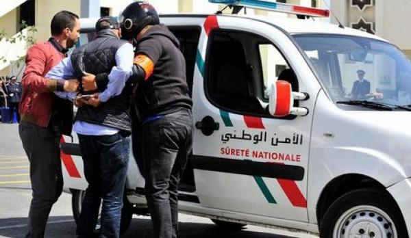 على طريقة أفلام الأكشن: "بزناس" مبحوث عنه دوليا يخترق "باراج" أمني على متن "كات كات" .. والأمن يطلق الرصاص