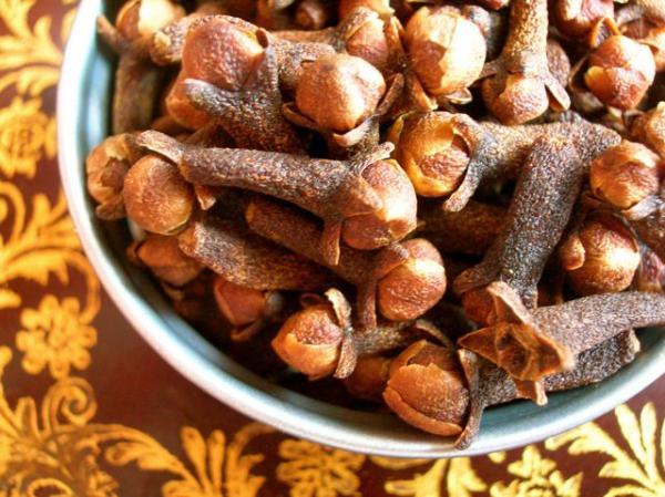 6 أطعمة تغني عن زيارة طبيب الأسنان