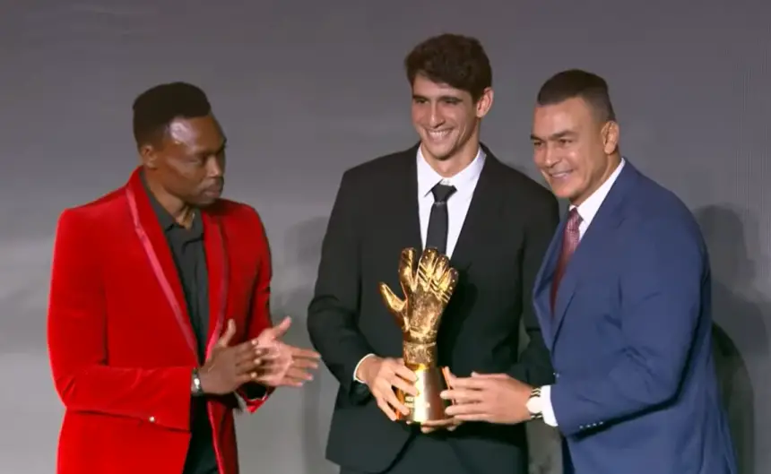 اكتساح مغربي لافت في جوائز الكاف وبونو أفضل حارس في إفريقيا 2025