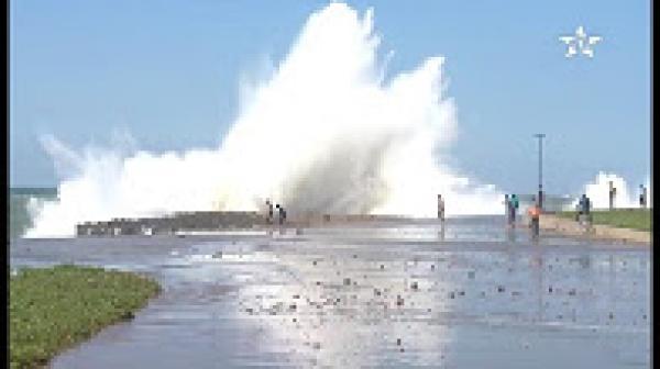 نشرة إنذارية من الأرصاد الجوية والتنبؤات تشير إلى استمرار ارتفاع الامواج