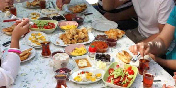 عادات غذائية خاطئة ينبغي تجنبها مع الصيام