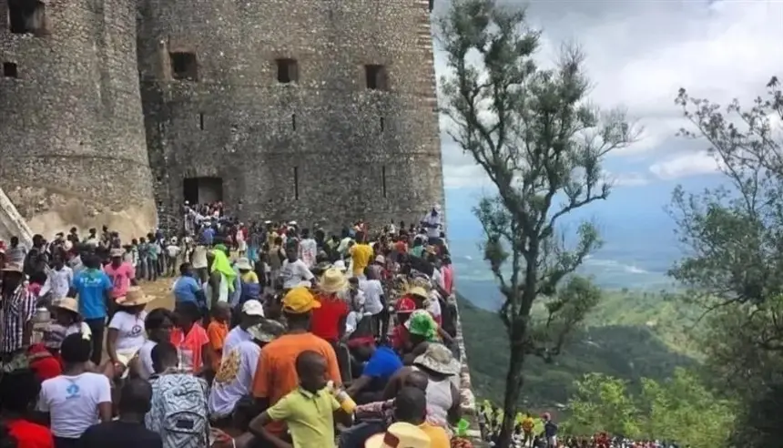 تدافع دامٍ في قلعة لافيرير بهايتي يخلّف 30 قتيلاً على الأقل