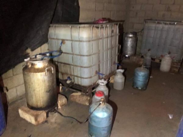 اعتقال أربعيني متورط في إعداد وترويج مسكر ماء الحياة