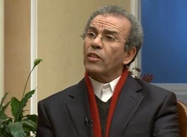 "عصيد": يطالب بإسقاط عقوبة الاستهزاء بالله تعالى والرسل ويحرم الاقتراب من الفن أو التضييق عليه