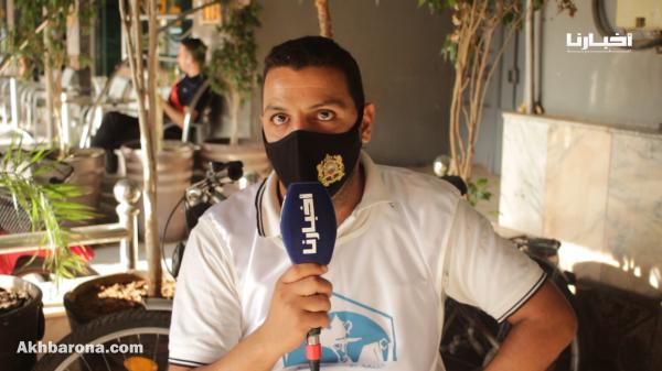 نوادل المقاهي يوزعون الكمامات في شوارع وجدة