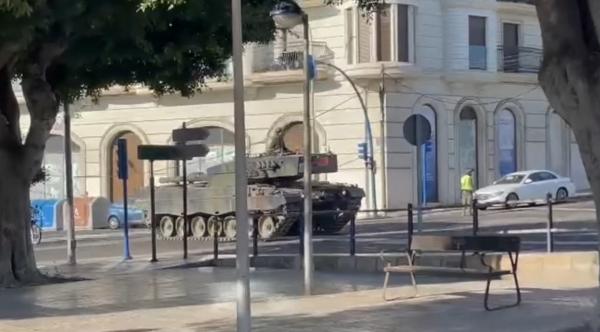 بالفيديو: مُدرعات حربيّة إسبانية تجوب شوارع مليلية المحتلة