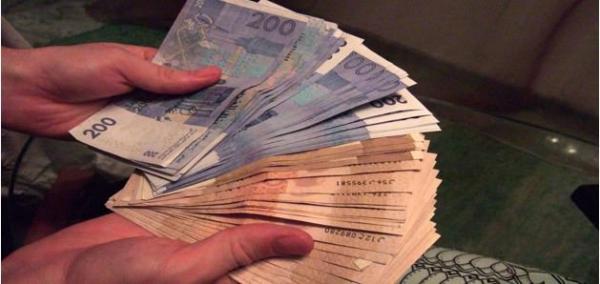 رسميا...المركزيات النقابية تبلغ الحكومة قبولها لعرض الزيادة في الأجور وهذا موعد تنفيذه