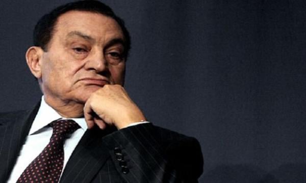 قصة أسر حسني مبارك في حرب الرمال بالمغرب