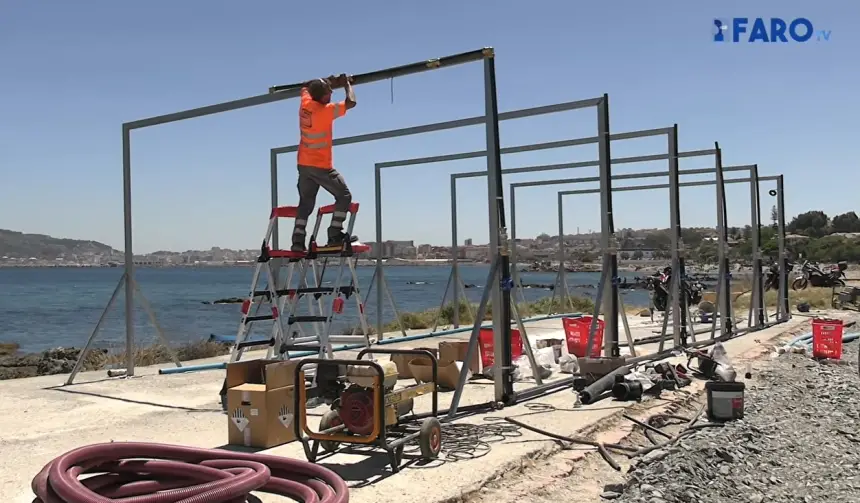 سلطات سبتة تُجهز 30 مرفقًا للاستحمام و10 دورات مياه للمهاجرين الذين ظلّوا بالمدينة عقب الموجة الأخيرة