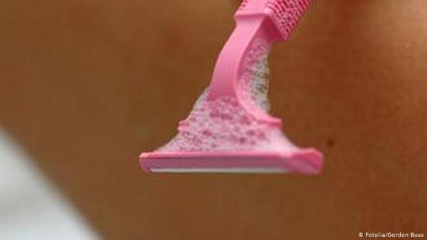 التهابات وانتقال للأمراض.. ما مدى خطورة حلاقة شعر العانة؟