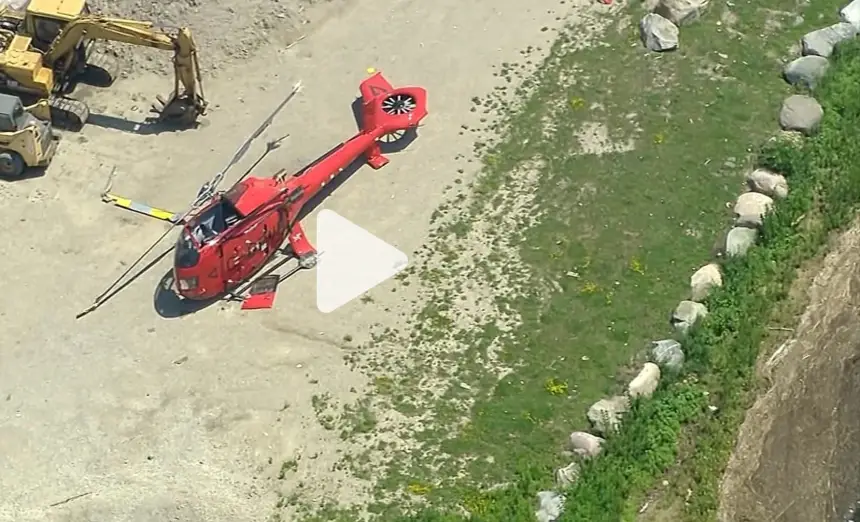 بالفيديو...لحظة انقلاب طائرة مروحية اثناء هبوطها اضطراريا في امريكا