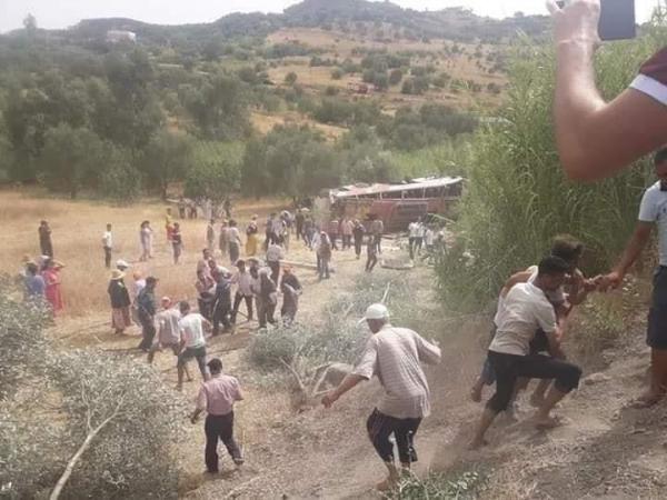 خطير.. انقلاب حافلة مسافرين أخرى في نفس المكان بمنطقة تاونات