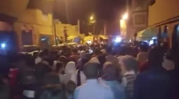 ساكنة القباب تخرج في مسيرة احتجاجية حاشدة للتنديد بالوضع الصحي المتردي وبوفاة سيدة أمام المستوصف - فيديو -