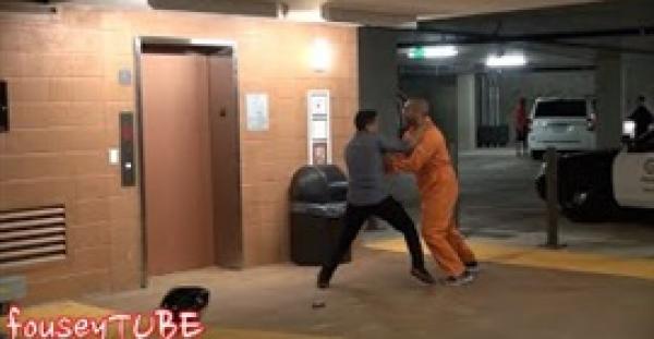 بالفيديو.. 15 مليون مشاهدة لمسجون ينفذ مقلبا مرعبا في المارة