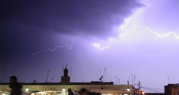 نشرة خاصة: طقس حار وزخات رعدية قوية اليوم الثلاثاء في هذه المناطق