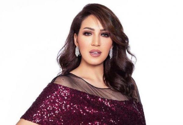 الفنانة المغربية "أسماء لمنور" تكشف لجماهيرها عن سنها الحقيقي