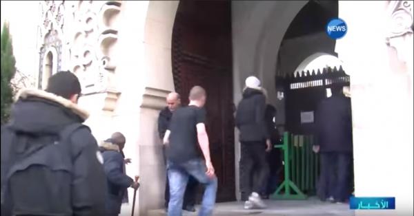 !!قناة جزائرية تنتقد بشدة امامة المغاربة لمسجد باريس