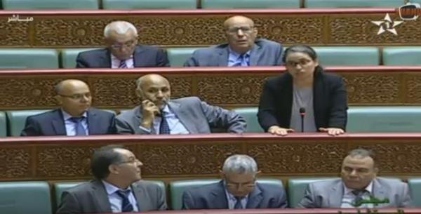 شاهد ماذا حصل في بداية الجلسة البرلمانية اليوم والبرلمانيين لا يعلمون أنها تبث مباشرة !