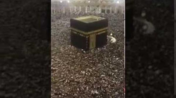 بسبب الازدحام الشديد..الطواف شبه متوقف حول الكعبة المشرفة