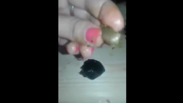 برقوق معسل مغشوش عبارة عن ميكة كحلة و حجر