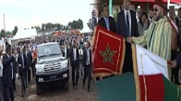 وسط استقبال شعبي الملك محمد السادس يحل بمدينة انتسيرابي