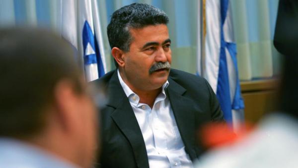 استقالة عمير بيرتس "اليهودي المغربي الأصل" من حكومة نتنياهو تضامنا مع عرب اسرائيل