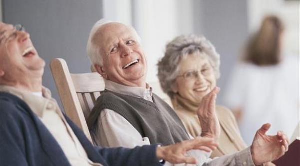 المواقف الإيجابية حول الشيخوخة تجعل المسن أكثر سعادة