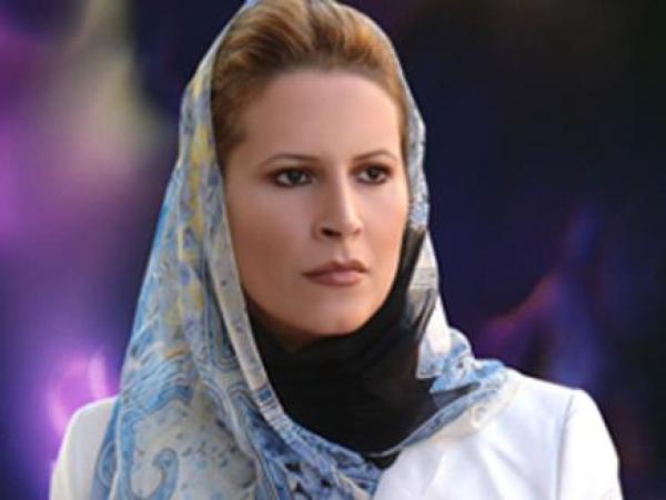 ابنة القذافي تطالب الليبيين بالثورة على المجلس الانتقالي.. وتصف الثوار بالعملا