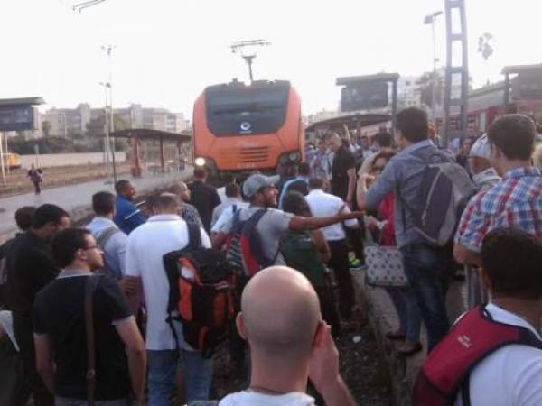 شهادات حية  بعد الاعتداء على مسافرين بمحطة القطار " الميناء " بالبيضاء ( الفيديو )