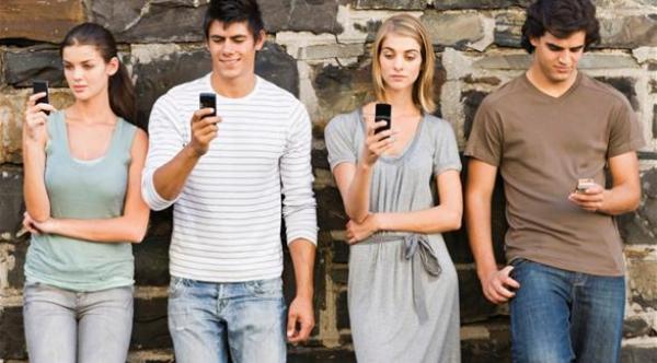 الهواتف الذكية تسبب الكسل