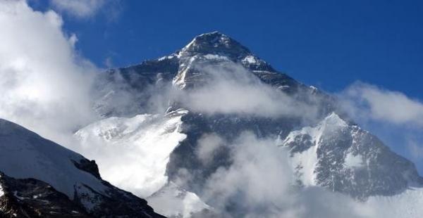 جبل يتحرك من مكانه في الصين