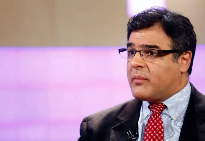 يتجسس عليك من تلفازك وهاتفك وسيارتك.. عميل سابق يكشف ما هو أخطر من الخيال