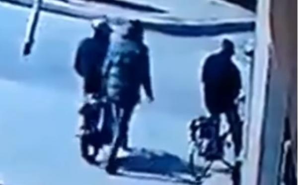 شوفو هاد جوج  شفارة كيفاش سرقو بورطابل بمراكش