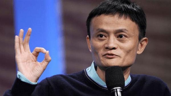 فُندقي ثم مُدرس قبل أن يصبح أغنى رجل في الصين