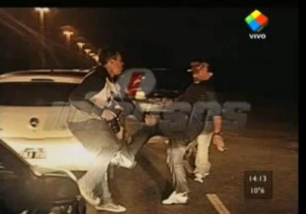 بالفيديو : مارادونا يرشق صحفيين بالحجارة و يعتدي على أحدهم بـ&quot;وحشية&quot;