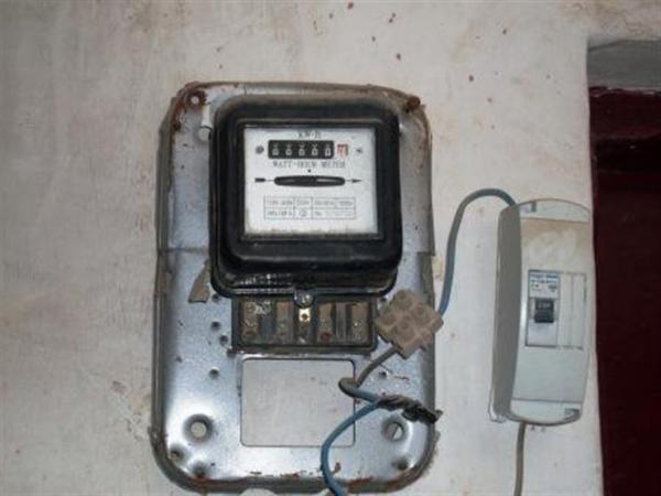 ردوا بالكم...هكذا يستنزف المكتب الوطني للكهرباء جيوب المغاربة ويفرض ذعائر وهمية دون علمهم