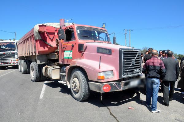 في سيناريو غريب....شاحنة تسحق سائقا بالخطإ بوادي زم
