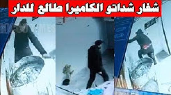 شاهد شفار محترف يتسلل الى المنازل عبر السطوح