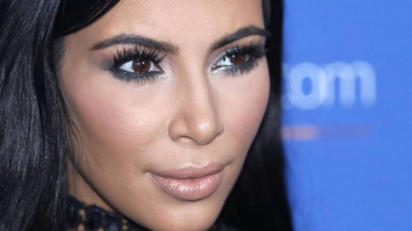 كيم كارداشيان تتعرض للسرقة بملايين الدولارات تحت تهديد السلاح