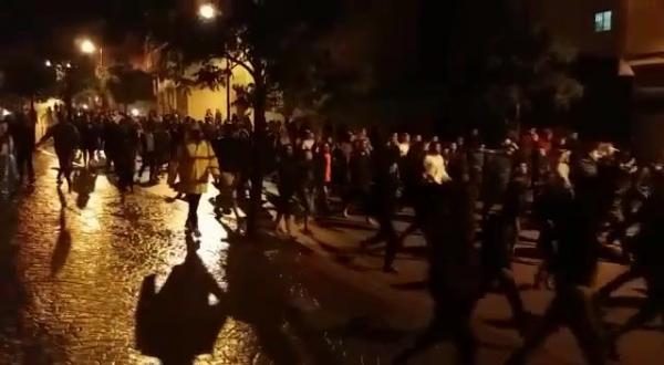 تطورات مسيرة التهليل: الأحزاب السياسية تندد...