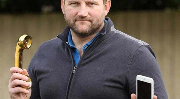 رجل أعمال مدمن على استخدام موبايله يتوفى بسرطان الدماغ