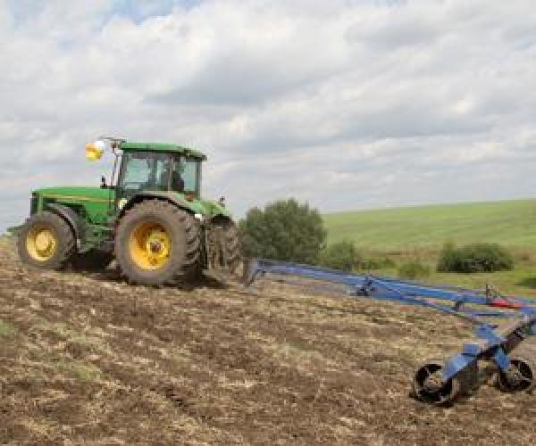 سياقة آليات الفلاحة ستتطلب \'بِّيرْمِي\' بالمغرب