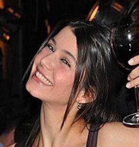 “فاطمة” بكأس خمر .. تثير الغضب على الفايسبوك